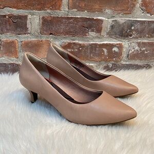 Rockport Total Motion Tan Heels, Size 8